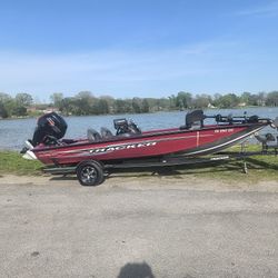 2020 Tracker 290. Has A 115 Mercury  Horse