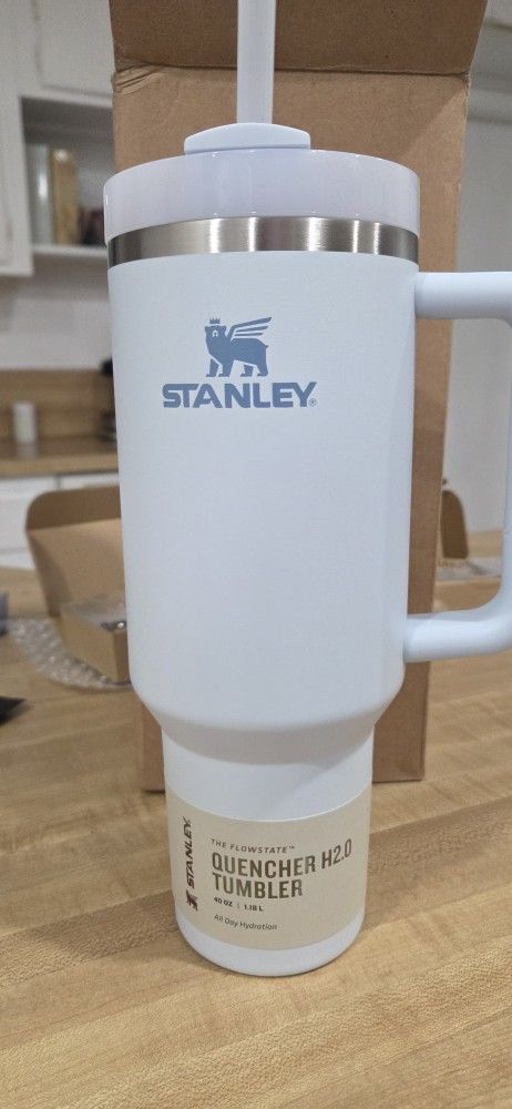 Brand New Stanley 40 oz quencher in rare color Glacier