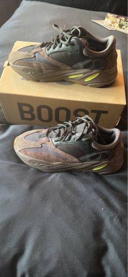 Yeezy 700 Mauve