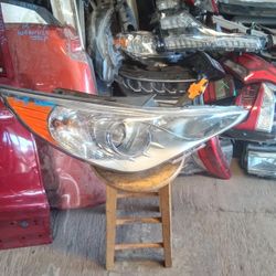 2011 - 2014 Hyundai Sonata. Left Headlight