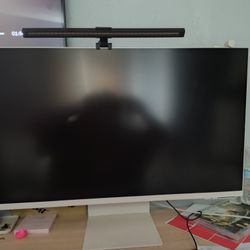 32"Samsung M8 Smart Monitor