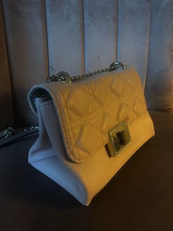Cream quilted shoulder bag