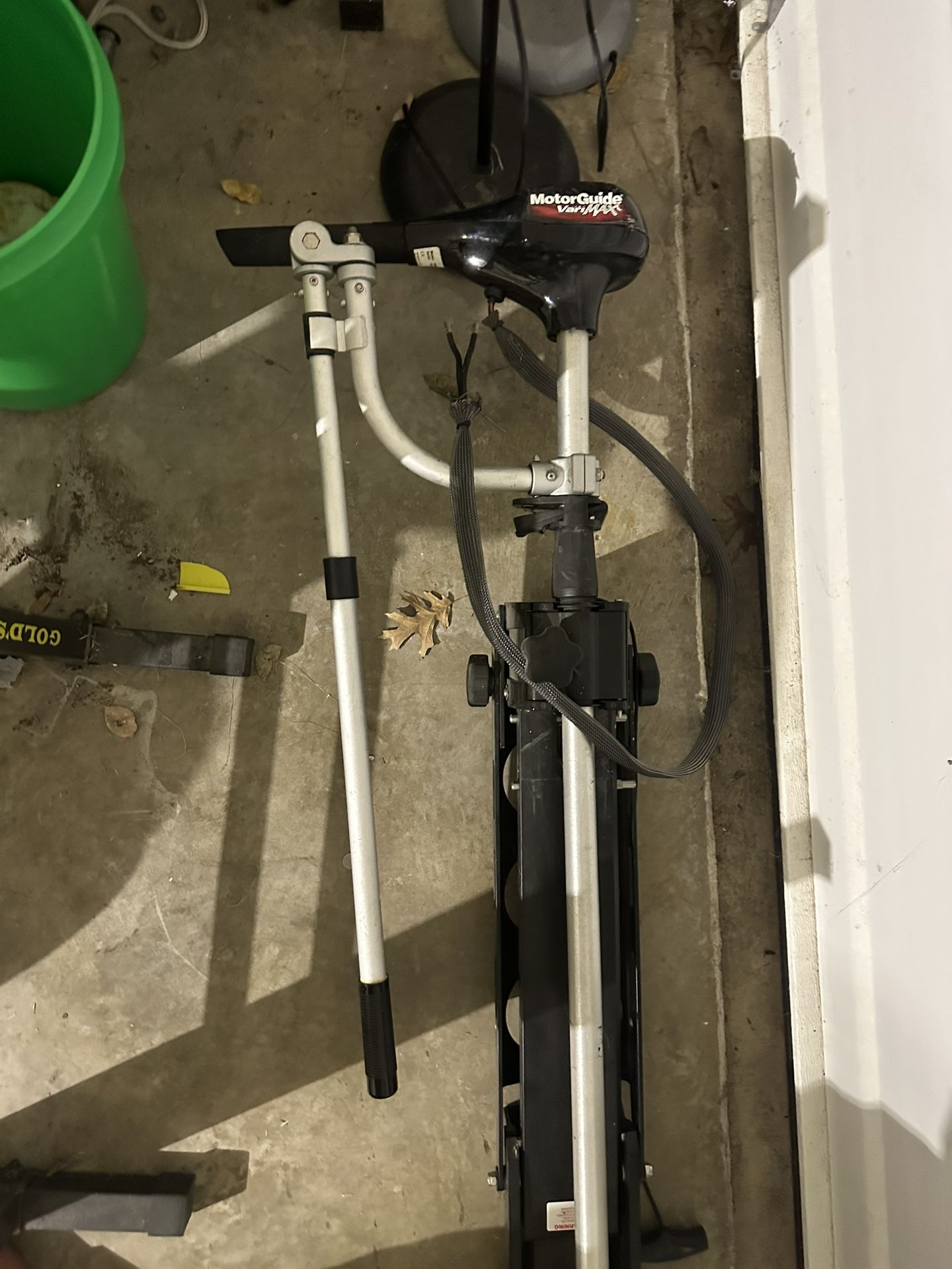 Trolling Motor With Motor Guide