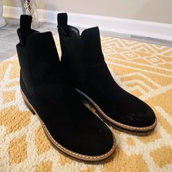 Black suede Boot