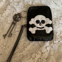 Pirates Of The Caribbean Skeleton Key With Wristlet 
