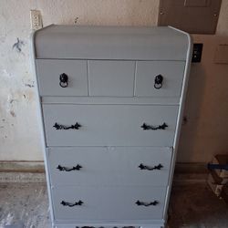 CHEST OF DRAWERS 