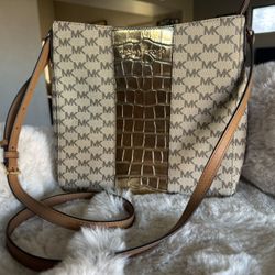 Michael Kors / Guess Hand Bags 