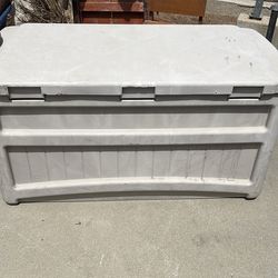 Outdoor patio storage box