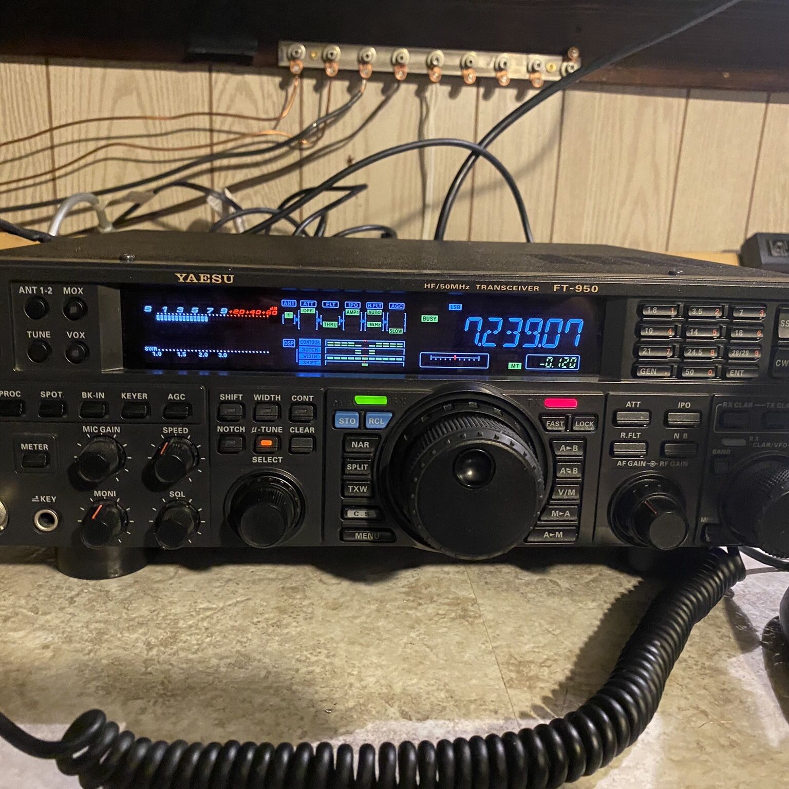 特価セール YEBISU FT-950 無線機 & スタンドマイク MD-100 Yaesu Ft-950 With DSP Like New With Yaesu MD-100 Desk