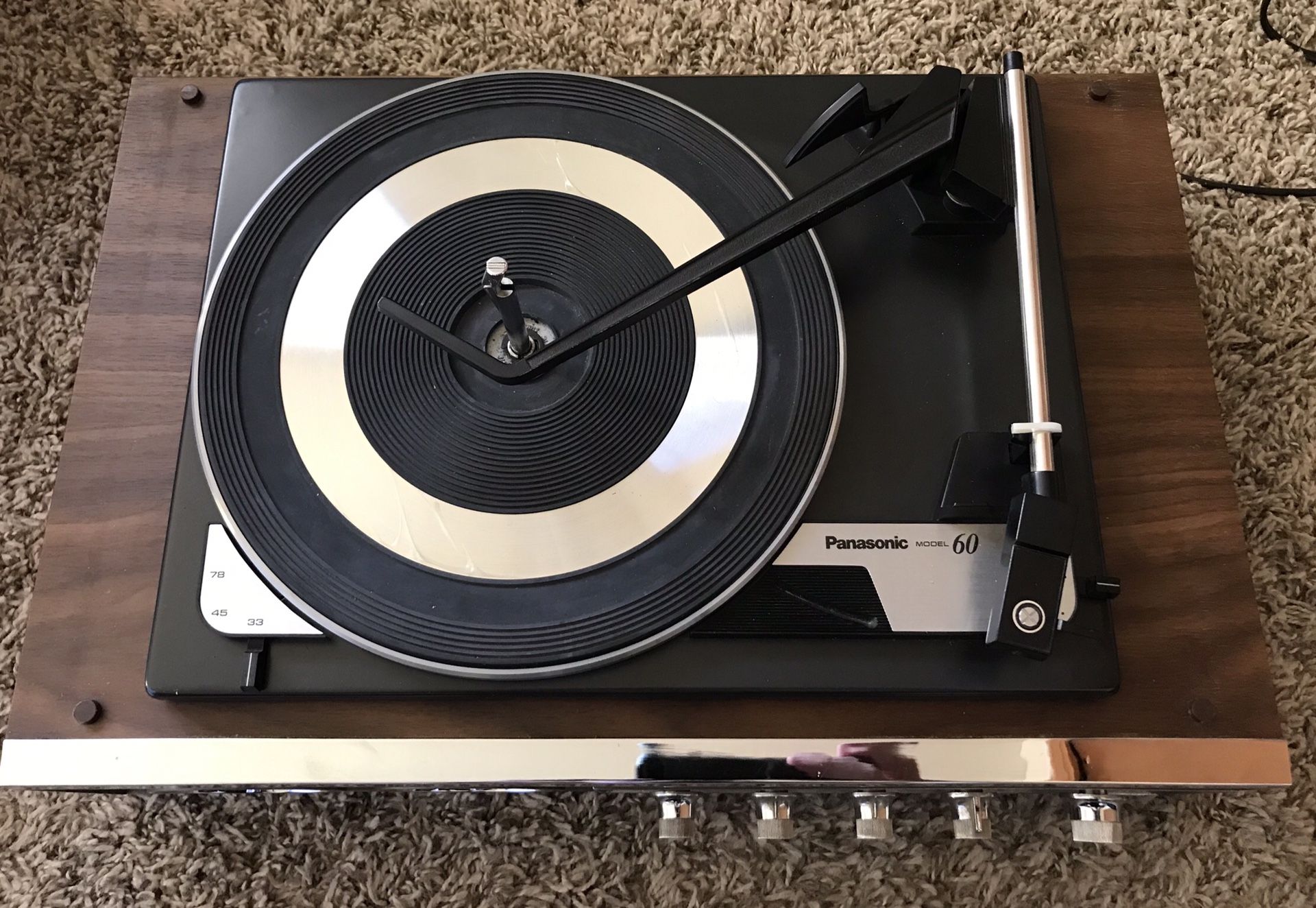 Beautiful Vintage Panasonic Model SD-215 AM/FM Stereo and Turntable
