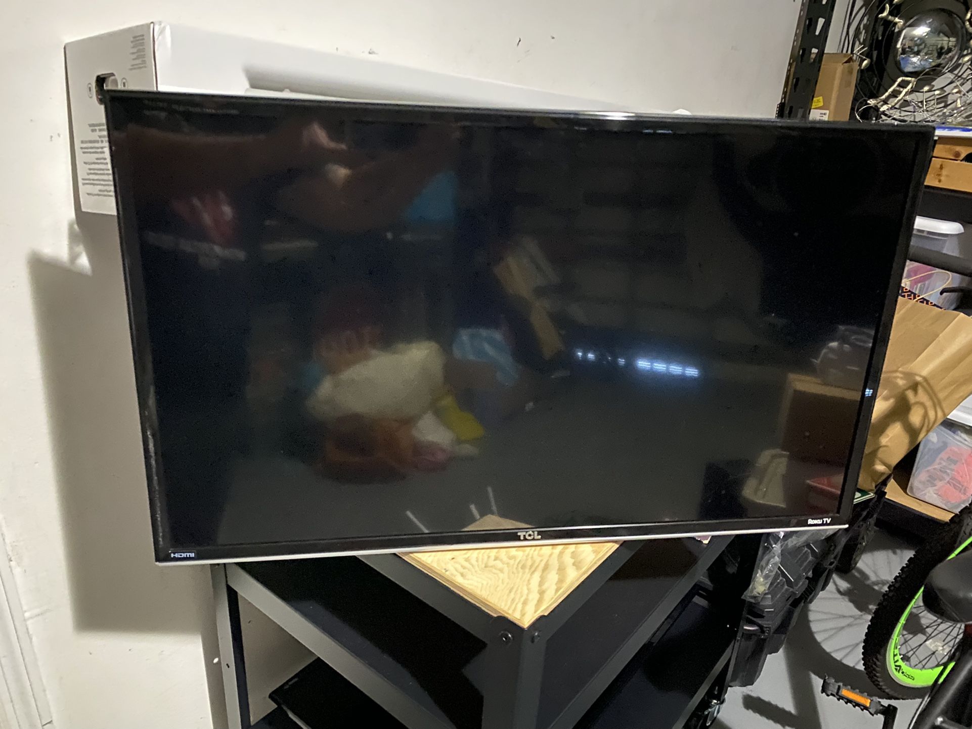 32” TCL Smart TV With Roku