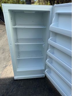 Freezer large 17.4 cubics household upright great for garage (free local delivery)