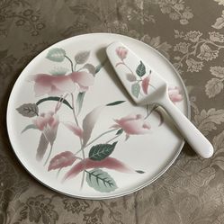 CAKE PLATE & SOLID CERAMIC SERVER SET.