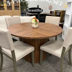 5-Piece Round Dining Set✨47” wood round table paired with 4 chairs. A simple yet elegant design with a sturdy, durable build, creating a warm and coz