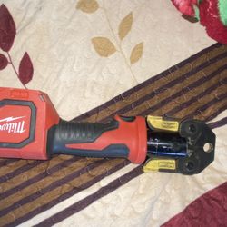 M18 Milwaukee Pro Press Gun With A Half Inch Jaw.. nothing Is Wrong With It But Does Not Come With Battery. I Got Rid Of The Batteries.