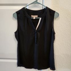 Banana Republic size S/P black sleeveless blouse features a split neckline and soft shoulder pleats, great condition