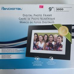NEW Pandigital 9" Digital Photo Frame - Never Used