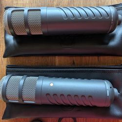 2 Rode Procaster XLR Broadcast Microphones + Shock Mounts