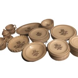 41 piece PFALTZGRAFF Village Dinnerware Set