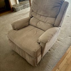 FREE Super Cozy Manual Recliner – Tan/Beige – Must Pick Up