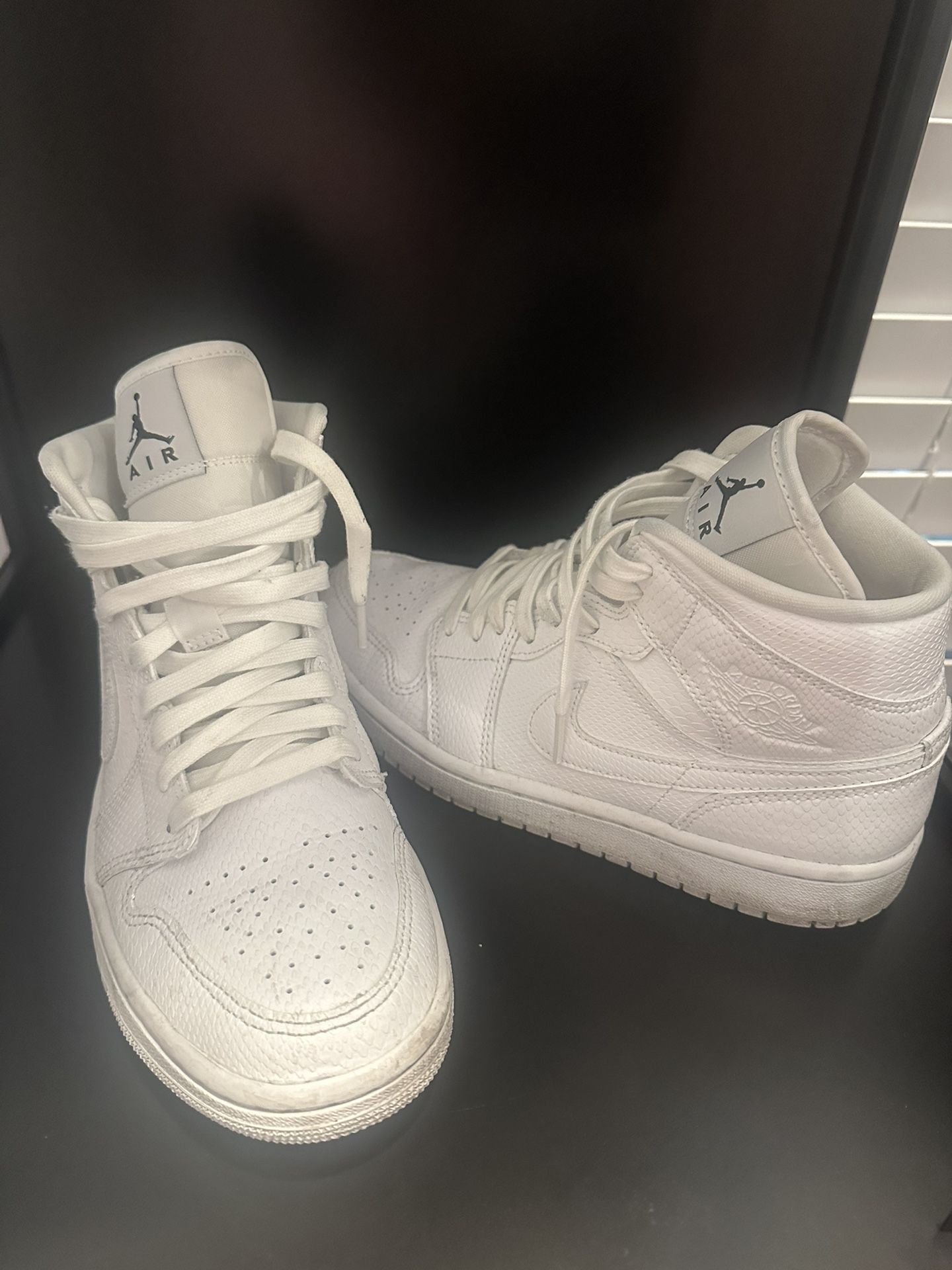 Woman's air Jordan Mid Snakeskin