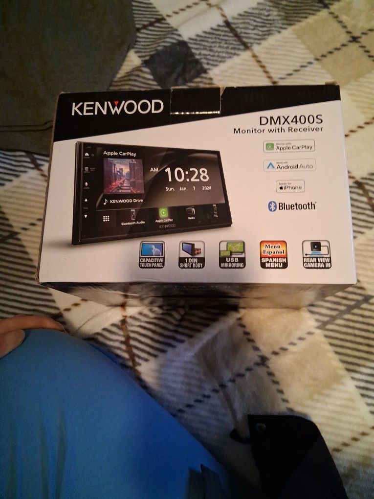 Kenwood Touch Screen Monitor/stereo DMX 400S
