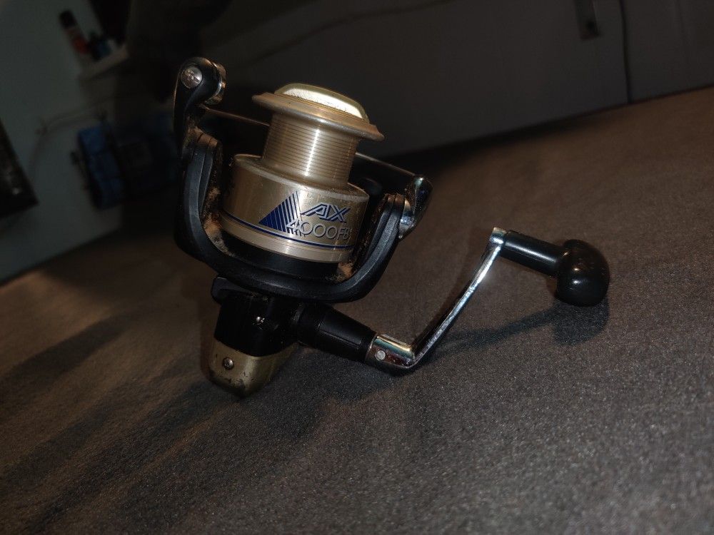 carp tackle bag KastKing KarryAll Fishing Bags leaving your hands free lure-stickbaits Surf Rod:8'8'' Medium - Surf Rod SHIMANO BAITRUNNER 4000D HANDLE