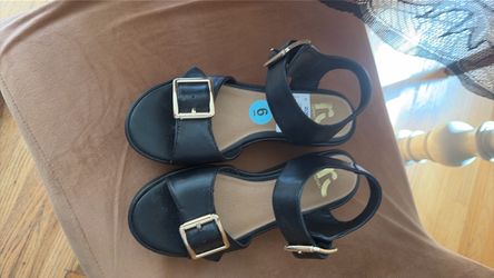 Women’s black wedge sandals