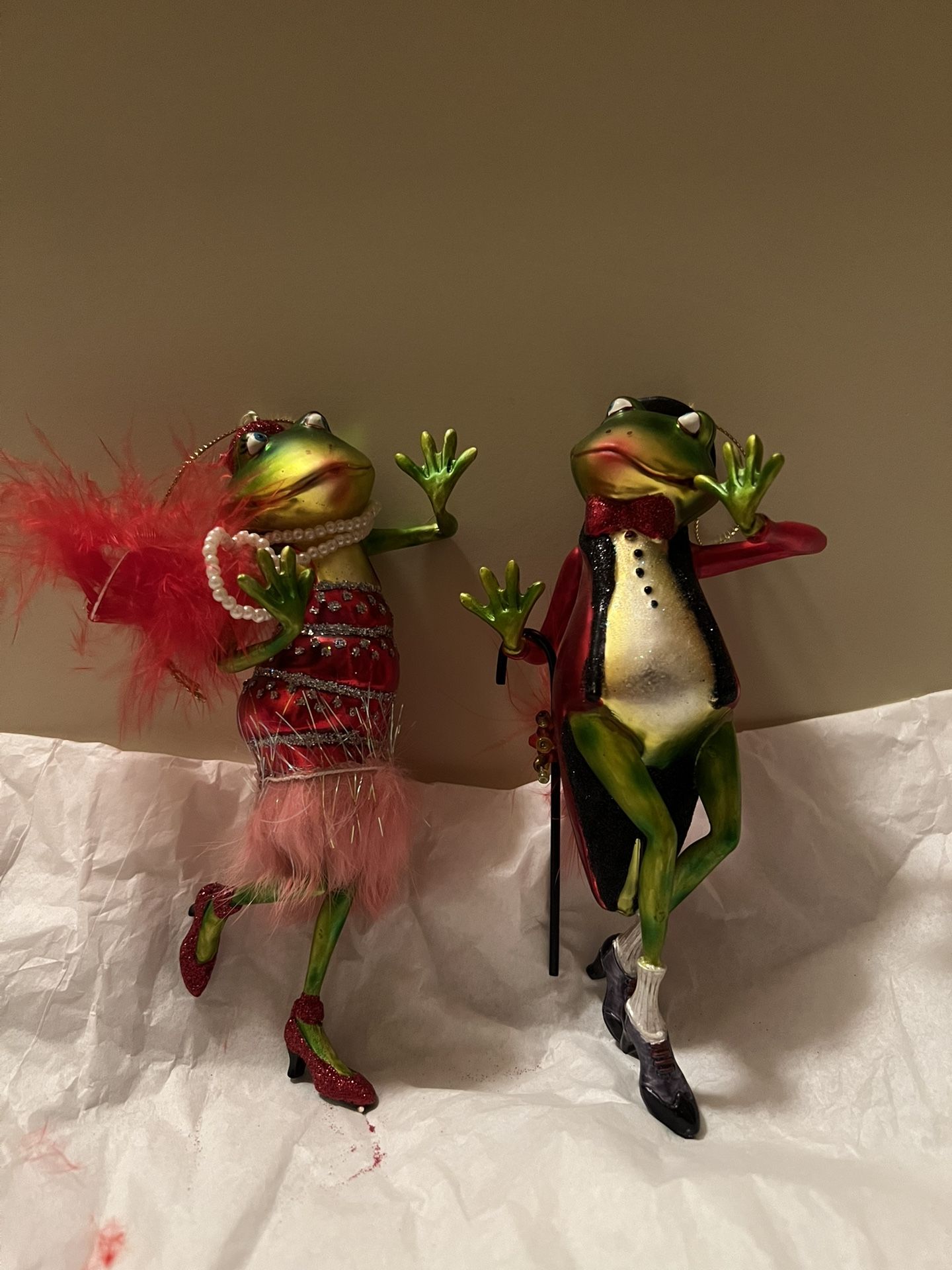 Set a two party frog on ornaments