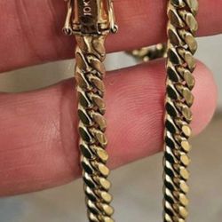 Gold Cuban Chain 