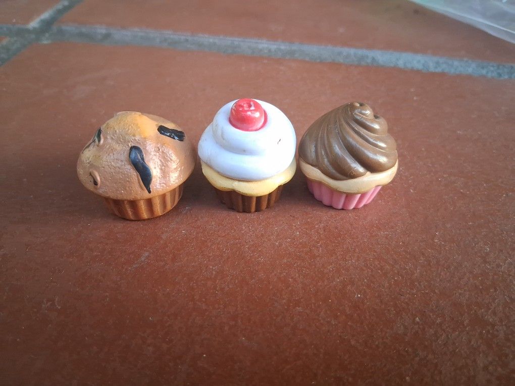  3 Toy Cupcakes