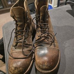 Size 9 Men's Brown Red Wing Boots