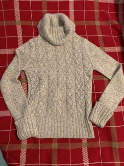 Silver/grey super soft warm sweater, sparkling lines,