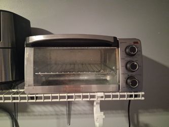 Black and decker toaster oven, cleans up just like new