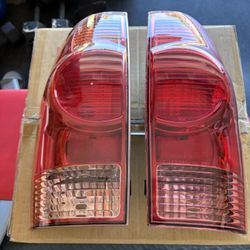 2005-2015 Toyota Tacoma Pickup Driver and Passenger Side Taillights Rear Brake Lamp Signal Assembly with Bulb and H