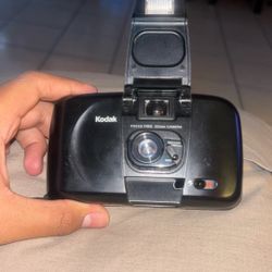 Kodak Cameo Focus Free 35mm Point & Shoot Film Camera
