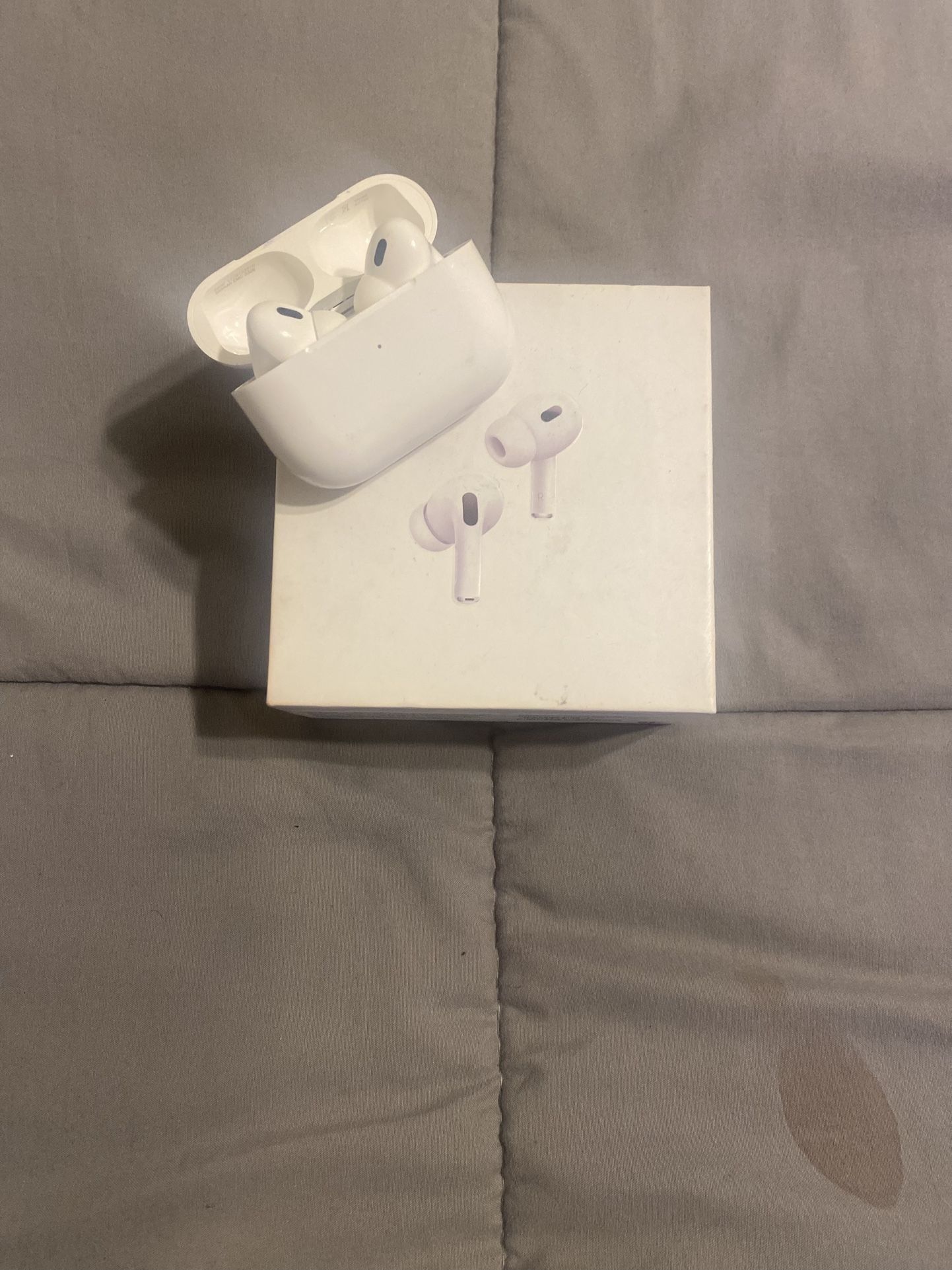 Wireless Earbuds 1Good-1Bad