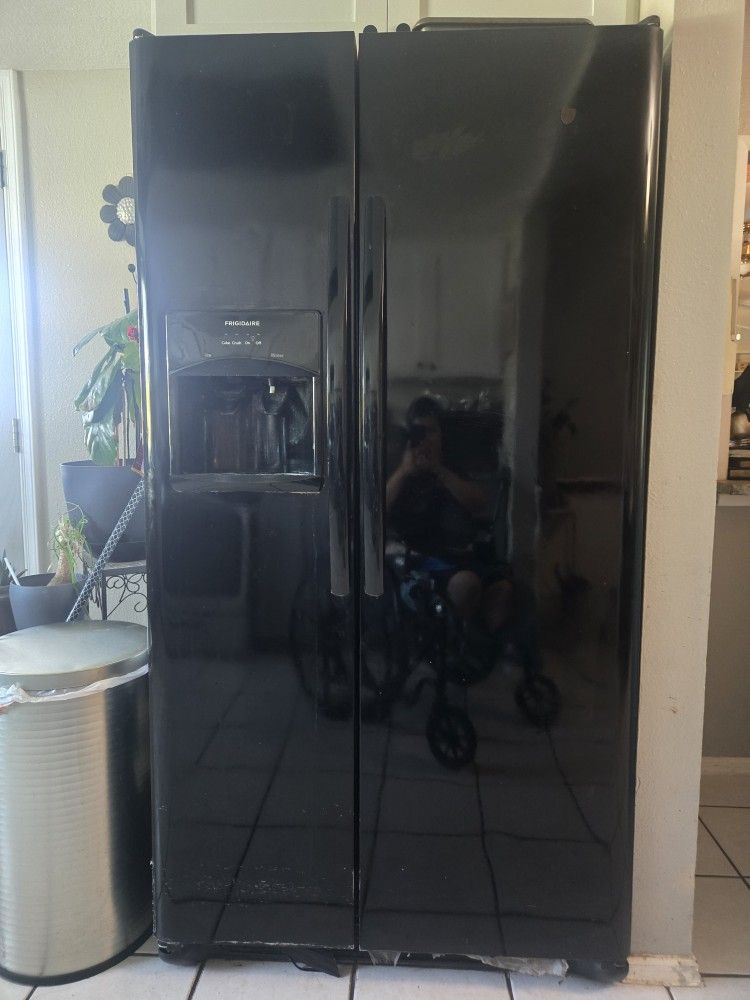Black Fridgidaire Refrigerator