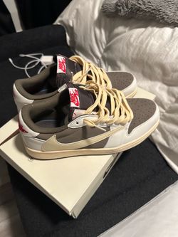 Air 1 Jordan low x Travis mocha