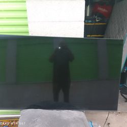 65 Inch Hensense Smart TV With Wall Mount