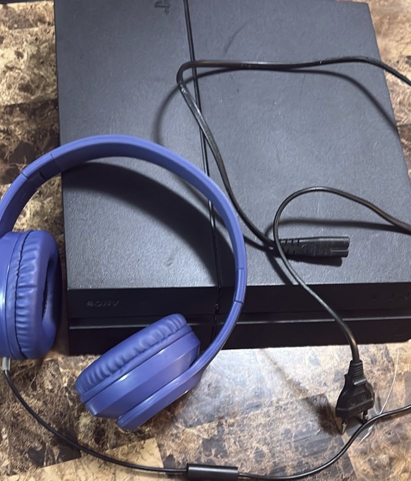 Sony PlayStation 4 (PS4) –Black