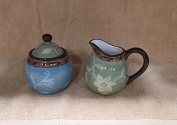 NEW! PFALTZGRAFF PATIO GARDEN PATTERN SUGAR AND CREAMER SET