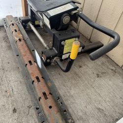 Fifth Wheel Hitch 