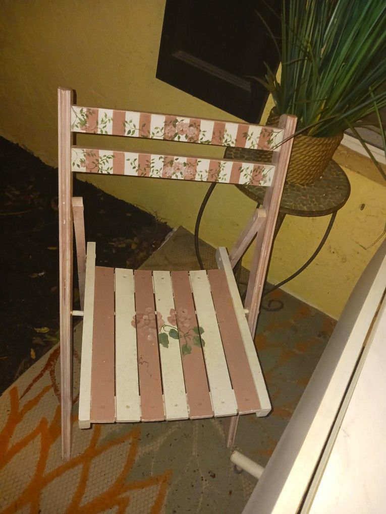 Cute Wood Fold Chair 5 Firm Lots Items My Post Go See