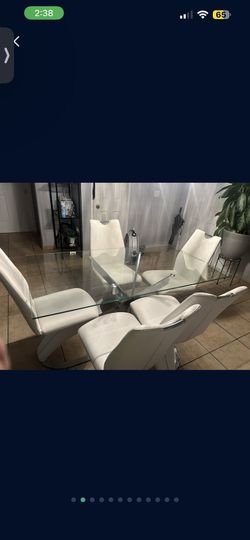 Dinning Room Table And 4 Chairs White