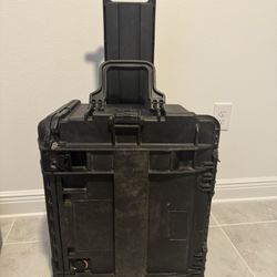 Pelican Military Grade Tool Box with Wheels (Trays Missing) 