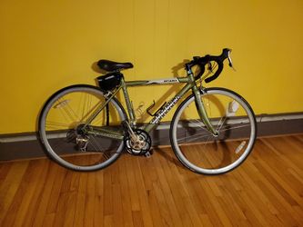 R500 Cannondale Road Bike