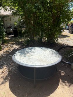 Metal round coffee table