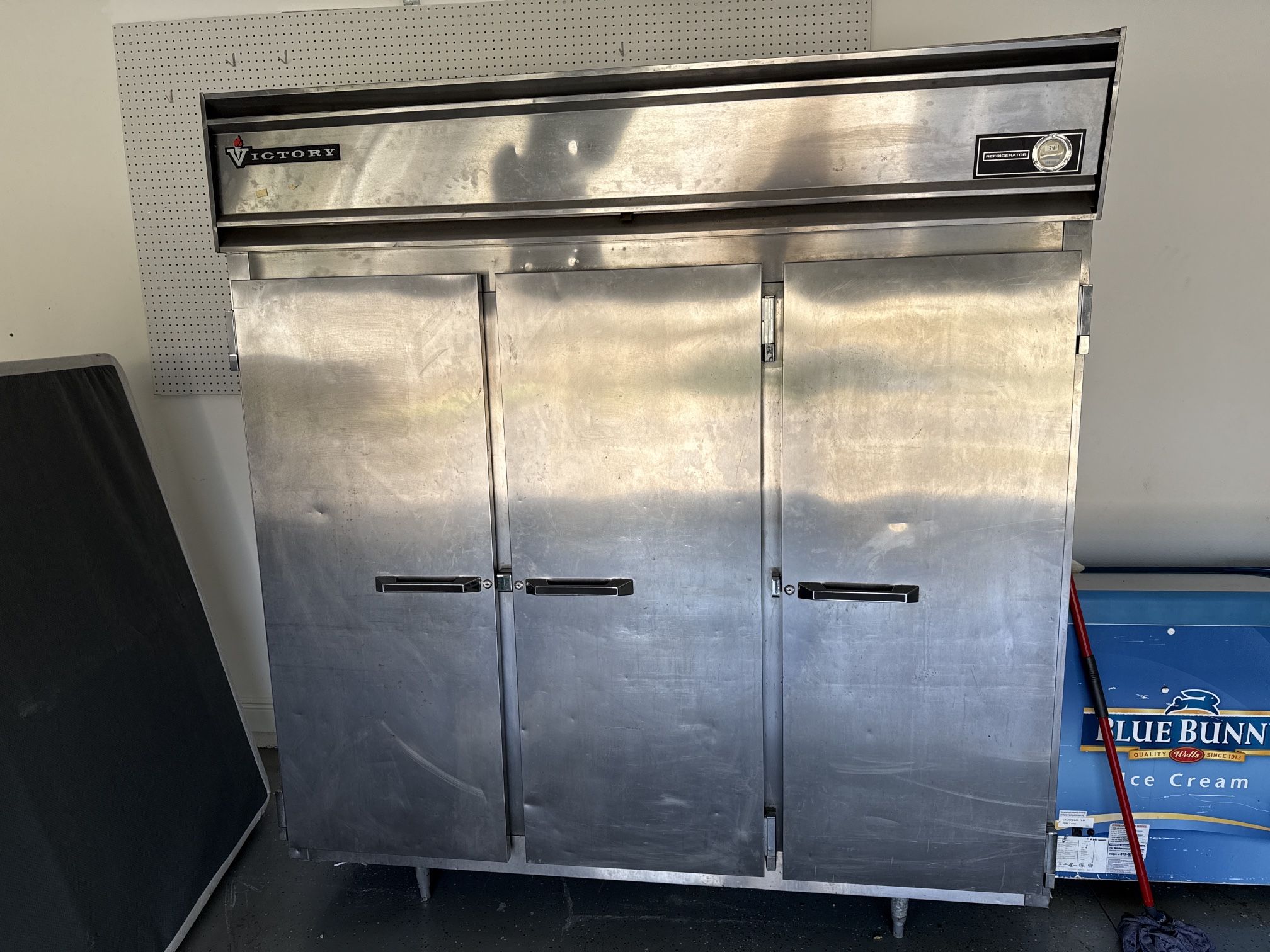 Victory restaurant Refrigerator