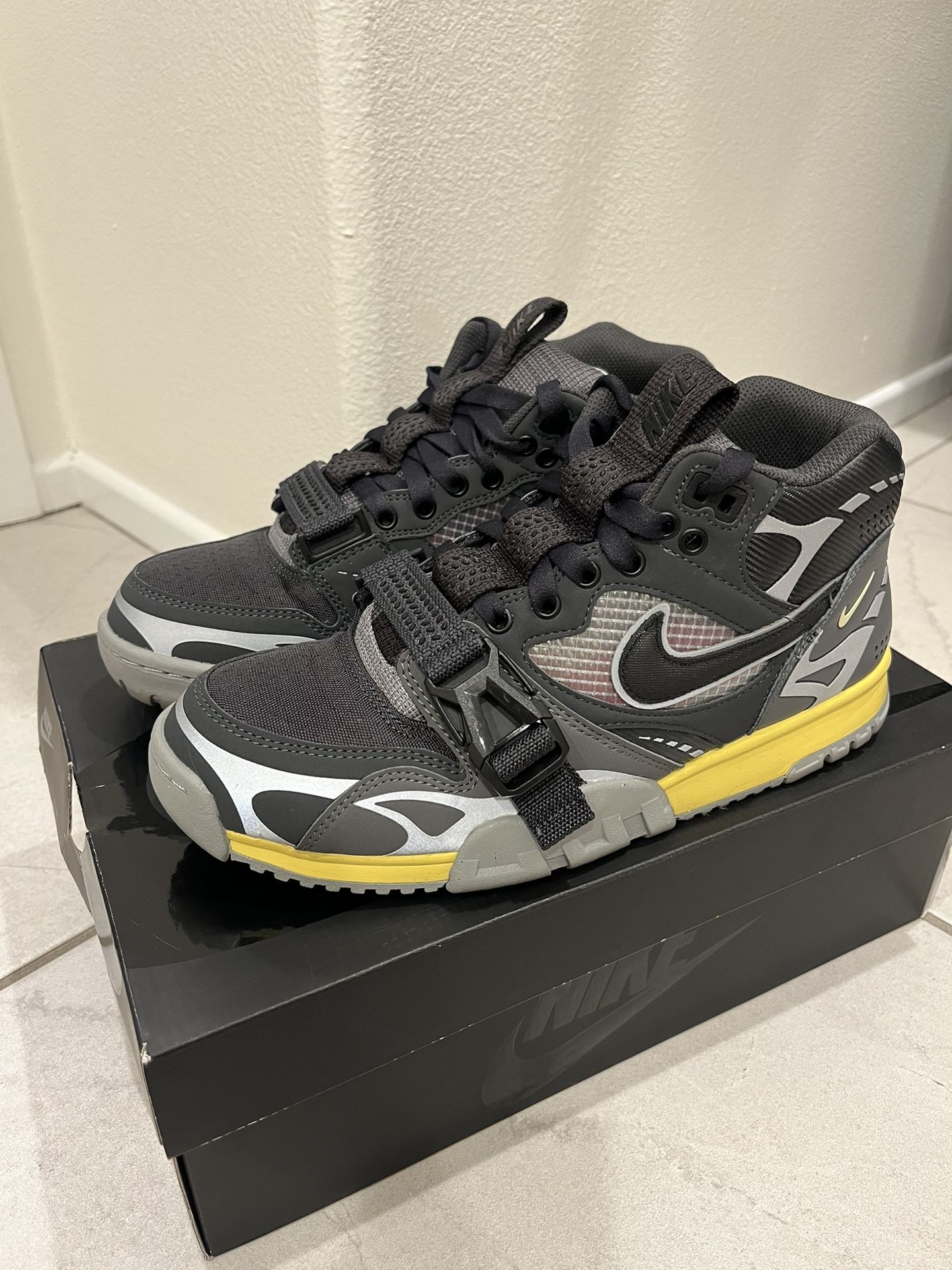 Nike Air Trainer Size 8.5 Mens